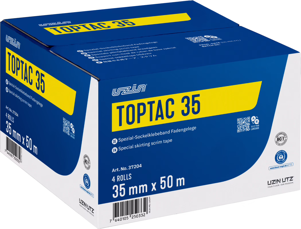 UZIN_Dummy_Toptac 35-carton_2026-02 Blauwe en gele kartonnen doos van 'TOPTAC 35' randband (skirting scrim tape) van UZIN UTZ. De verpakking toont prominent de productnaam 'TOPTAC 35' op een gele strook, technische gegevens 'Special skirting scrim tape' en 'Spezial-Sockelklebeband Fadengelege', de hoeveelheid '4 rolls' en afmetingen '35 mm x 50 m', plus QR-codes, streepjescode en keurmerken. Foto toont drie zichtbare zijden van de rechthoekige doos op een witte achtergrond.